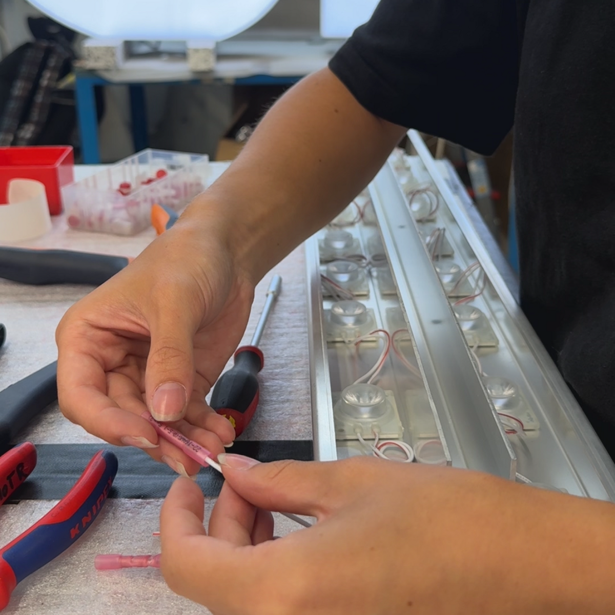 Assembling LEDs in the apprentice competition 